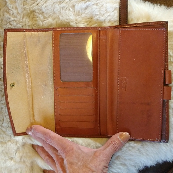 VGUC. Vintage leather Dooney & Bourke wallet with checkbook cover. - Picture 5 of 5